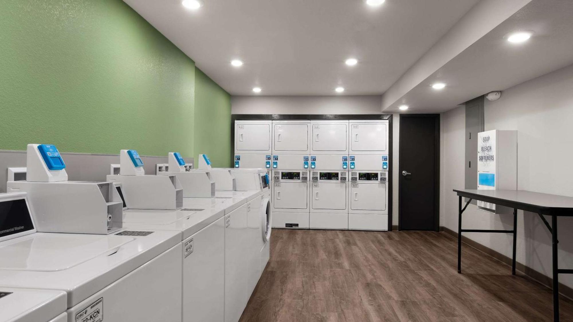 Woodspring Suites גרילי מראה חיצוני תמונה